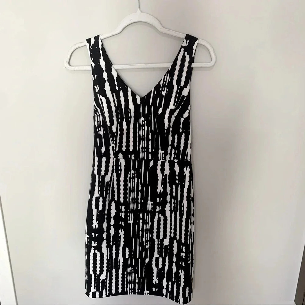 Trina Turk Black and White Geometric Print Side Cut out Dress Size 2